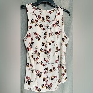 Women’s Van Heusen sleeveless blouse